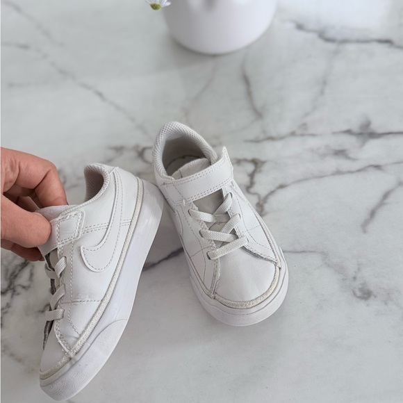 Nike Kids White Sneakers - Picture 10 of 10